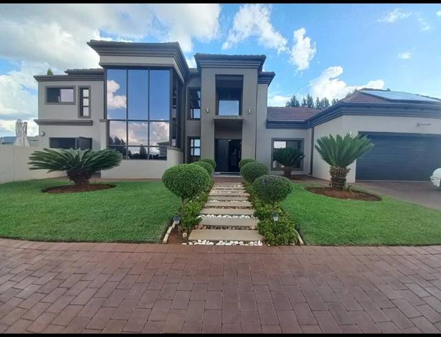 5 BEDROOM HOUSE FOR SALE IN RASLOUW